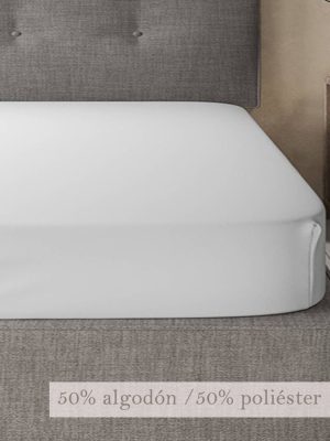 Sábana lisa blanca 50% poliéster, 50% algodón.